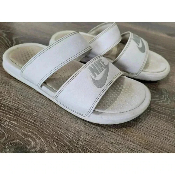 Nike white 2 strap sandal size 5‎ #5 - Picture 2 of 5